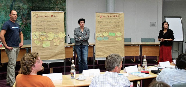 Die Referentin Elke Sauerteig von der ...lung der Arbeitsergebnisse im Plenum.   | Foto: privat