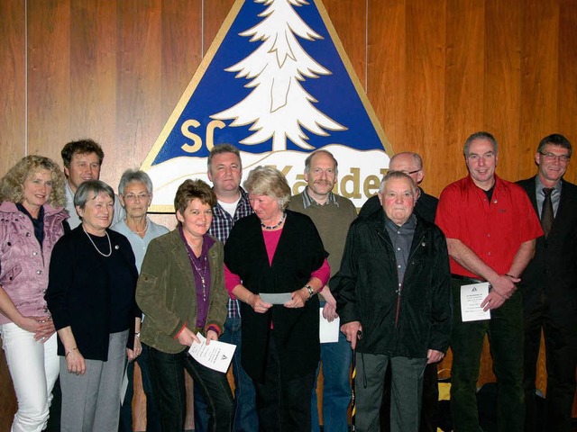Fr 30, 40, 50 und sogar 60 Jahre Mitgliedschaft ehrte der Skiclub Kandel.  | Foto: Stefanie Sigmund