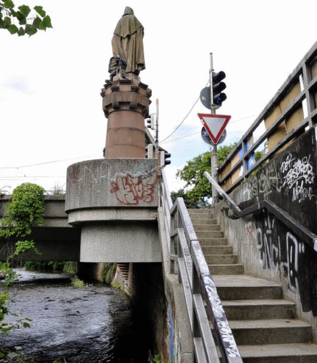 Schwabentorbrcke: Ob dort ein Weg an der Dreisam machbar ist, wird geprft.   | Foto: ingo schneider