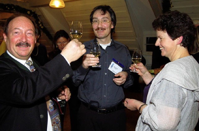 <Bildtext> Brgermeister Erich Hildebr...  Claen bei der Weinprobe </Bildtext>  | Foto: vollmar