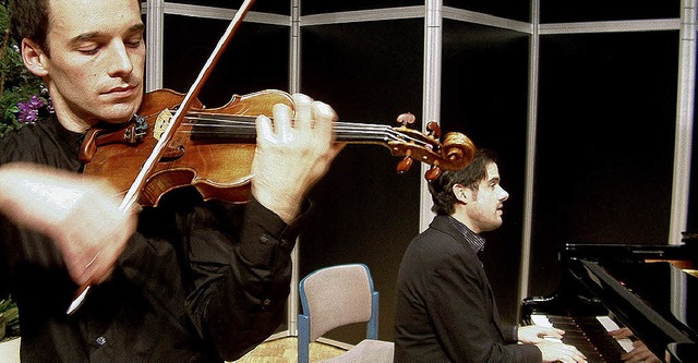 <Bildtext>Der mit der Geige tanzt: Lin...en Wehrer Schlosskonzerten</Bildtext>.  | Foto: roswitha frey