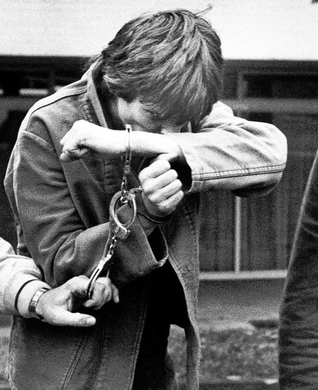 Christian Klar im Jahr 1982, als er in...992 whrend des Prozesses in Stuttgart  | Foto: dpa