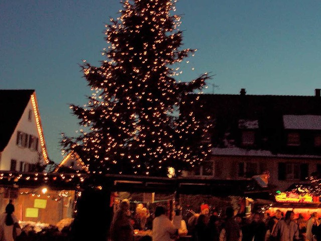 Vorweihnachtliches in Hlle und Flle:...eder   fr neun Tage  seine Pforten.    | Foto: Umiger