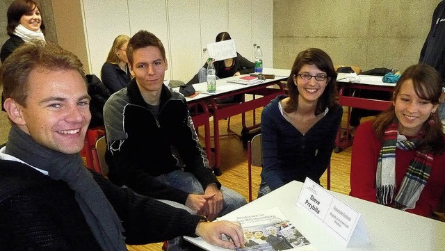 Studenten verschiedener Hochschulen ga...n viele Infos zu Fragen des Studiums.   | Foto: Johanna Kaufmann