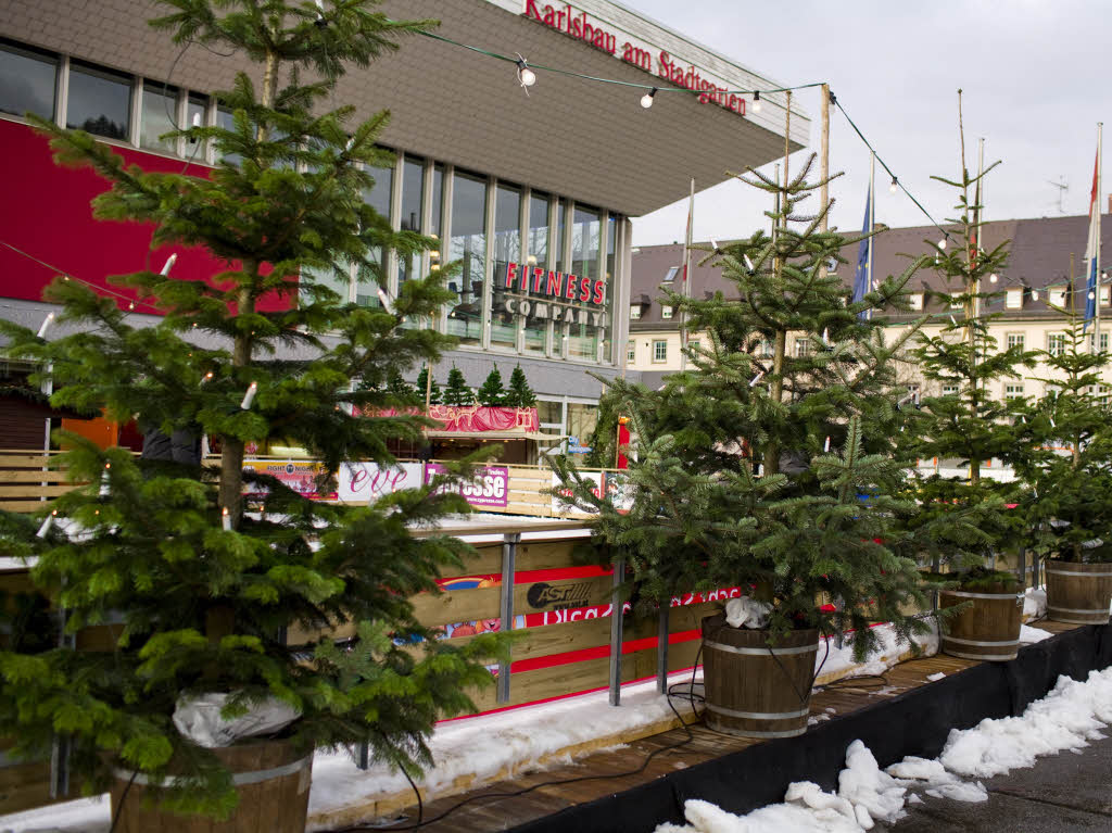 Schlittschuhlauf auf der Freiburger Eisbahn am Karlsbau