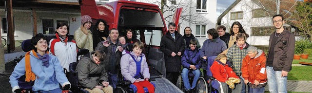 Der Kleinbus, gestiftet von der  Aktio...st nun fr das Haus Michael unterwegs.  | Foto: jrgen schweizer