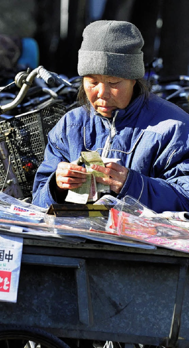 Ihre Situation wird nicht leichter: Ze...rkuferin in  Chinas Hauptstadt Peking  | Foto: AFP