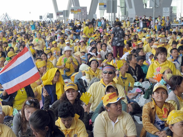 Tausende Demonstranten halten den Flugplatz in Bangkok besetzt.  | Foto: AFP