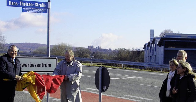 <Bildtext>In Anwesenheit von Gesellsch...neuen Werkshallen des EHT. </Bildtext>  | Foto: Karlernst Lauffer