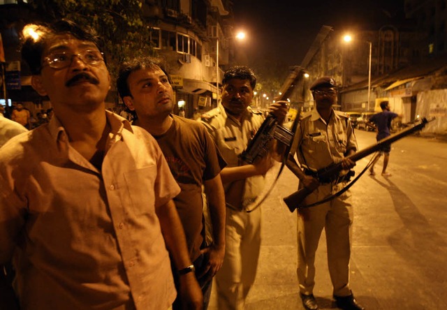 Chaotische Zustnde herrschen  derzeit in Bombay.  | Foto: AFP