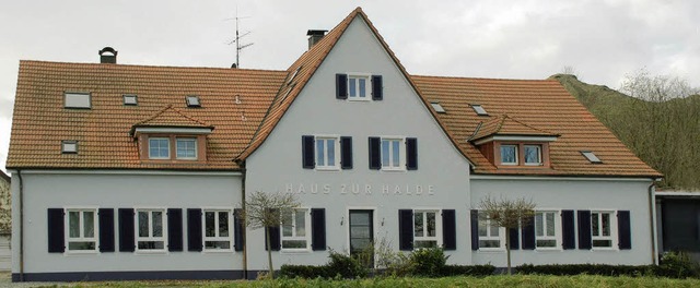 Farbliche Konstraste und die Fensterlde setzen die Fassade ins rechte Licht.  | Foto: awi