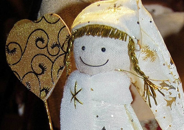 Viel selbst Gebasteltes ist beim Breisacher Weihnachtsmarkt zu haben.     | Foto: ca