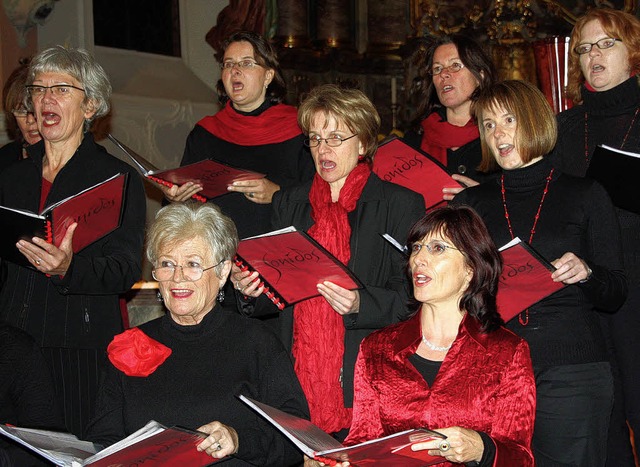 Der Ebringer Chor Sonidos gab sein Her... in der St. Galluskirche in Ebringen.   | Foto: Silvia Faller