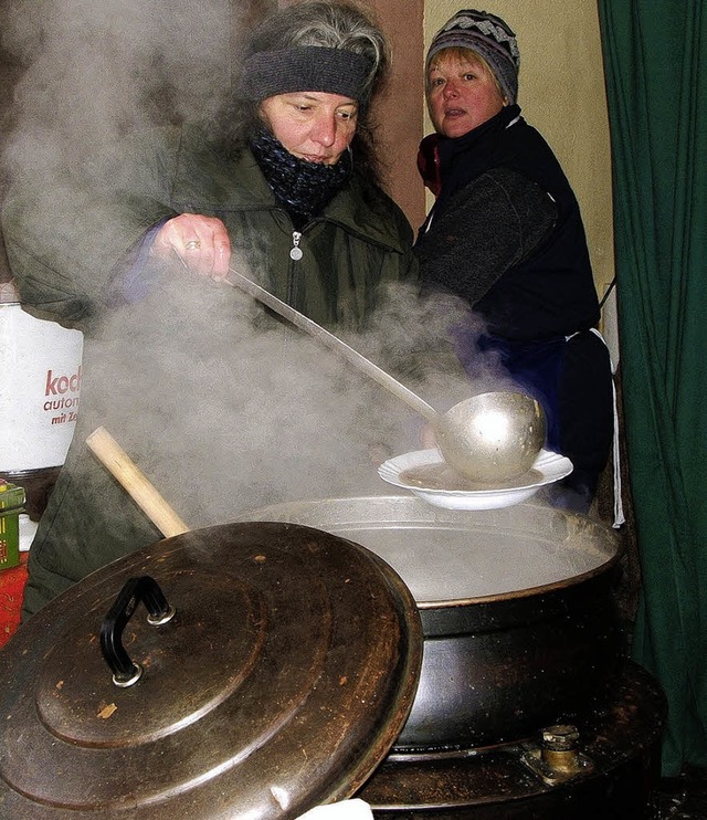 Neben klassischen Leckereien gibt es a...ch  dampfendes &#8222;Suresse&#8220;.   | Foto: Alexandra Wehrle