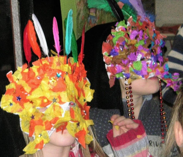 Zum Zirkus gehren auch Masken.  | Foto: Gabriele Fssler