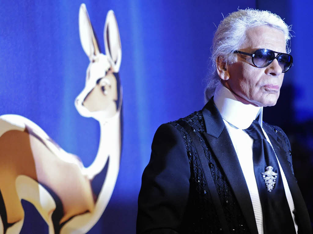 Karl Lagerfeld, Modezar, stellt das Reh in den Schatten – oder das Reh ihn?