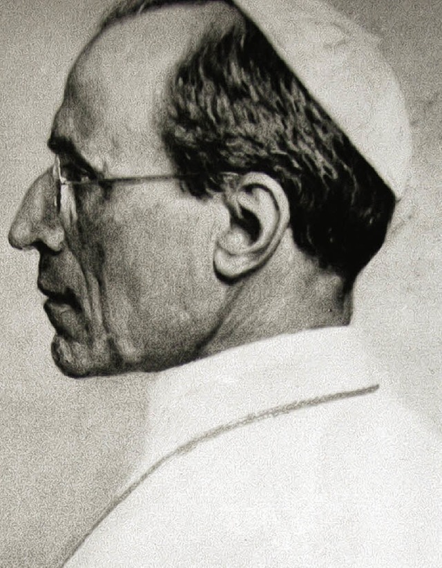 Diese von Papst Pius XII. signierte Er...afel erhielt Lenzkirch   vom Vatikan.   | Foto: Archiv Haderer