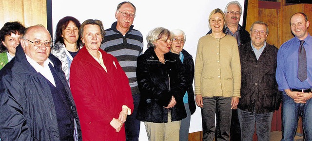 Brgermeister Stefan Kaiser (rechts) u...lbbrucker Nachbarschaftshilfevereins.   | Foto: Dehmel