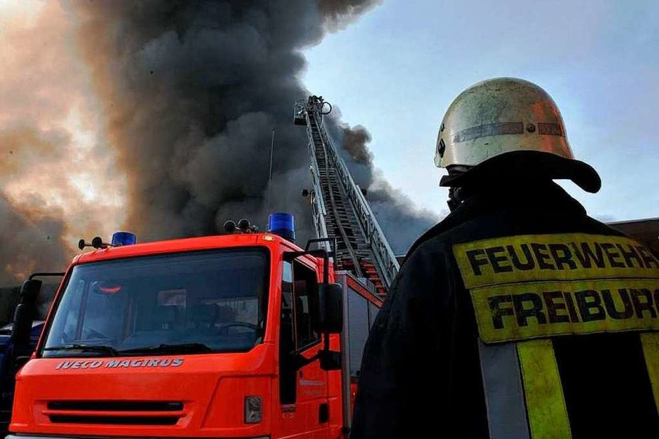 Großbrand auf dem Firmengelände der Metzgerei Gruninger. (Foto: Patrick Seeger) Großbrand auf dem Firmengelände der Metzgerei Gruninger. (Foto: Patrick Seeger)