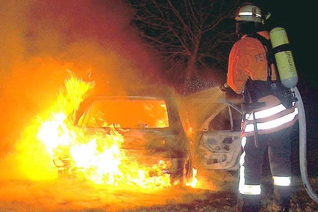 Kleinwagen geht in Flammen auf