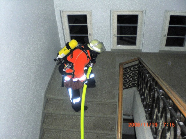 Atemschutz war notwendig, um die im Ra...lung den Feuerwehreinsatz erschwerte.   | Foto: privat