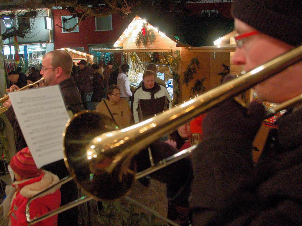 Festlicher Blserklang begleitete die Marktbesucher