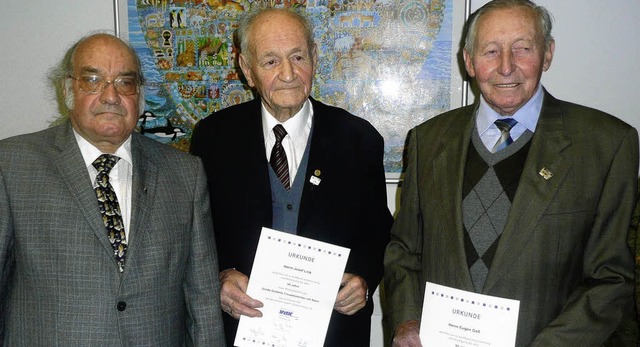 Der Erste Vorsitzende Heinz Nnninger ...Josef Link  und Eugen Ga (von links)   | Foto: Danielle Hirschberger