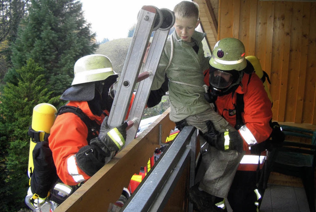 Personenrettung: Die Feuerwehr Horben übte am Leibgedinghaus der Steinmühle.   | Foto: privat