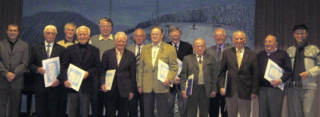 Sie grndeten vor 50 Jahren die Skizun...tbanketts zu Ehrenmitgliedern ernannt.  | Foto: Thomas Steimer