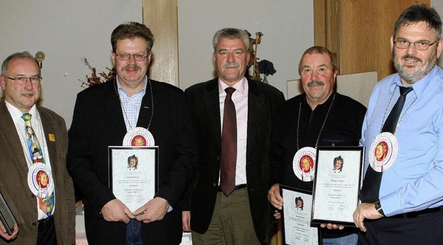 Sie wurden fr  Verdienste von der Nar...h), Bernd Weber und  Thomas  Trndle.   | Foto: Mller