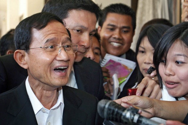 Premierminister Somchai Wongsawat spri...ngsgericht seine Partei aufgelst hat.  | Foto: AFP