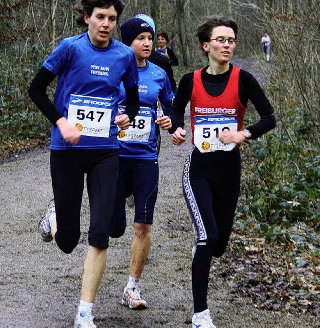 Erfolgs-Trio beim Mooswald-Crosslauf: ...na Uhlig (Mitte) und Nadine Gtzmann.   | Foto: Winfried Stinn