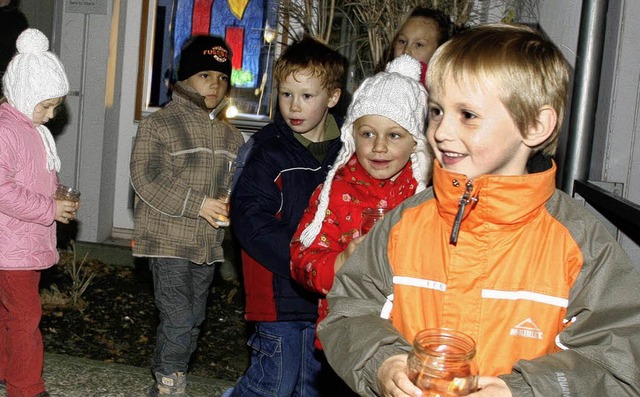 Die Kindergartenkinder tanzten zu Adventsliedern.   | Foto: Heidi Fssel