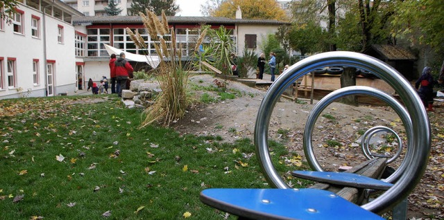 Wichernhaus-Kindergarten: 210 Untersch...es Kindergartengrundstcks gesammelt.   | Foto: Nikolaus Trenz