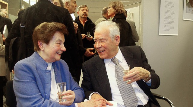 Autor Helmut Schwander mit Frau bei der Vernissage   | Foto: Privat