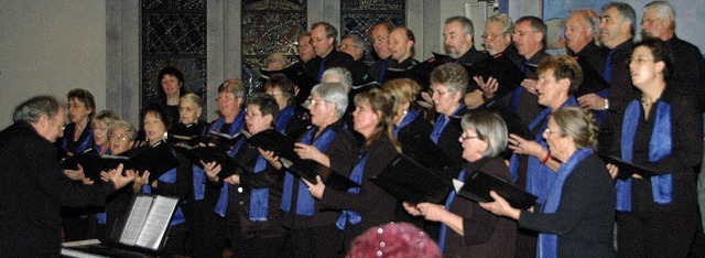 Der Gesangverein Rheinlust Kleinkems s...h und freudvoll auf Weihnachten ein.    | Foto: ounas-krusel