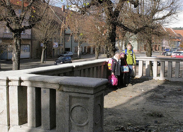 Die Umgestaltung des Schulinnenhofes z...ungsmauer von Grund auf saniert wird.   | Foto: BZ