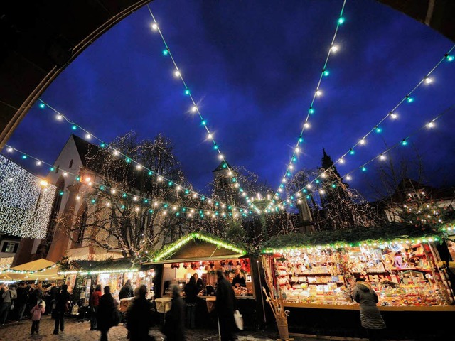 Der Weihnachtsmarkt ist fr die linke ...uch als Demonstrationsort interessant.  | Foto: Ingo Schneider