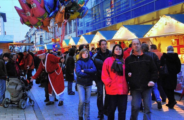 Gemtliches Bummeln und Einkaufen beim Nikolaus-Shopping   | Foto: Barbara Ruda