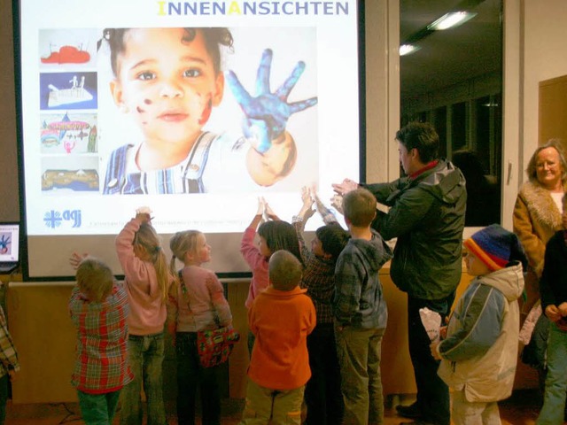 Erffnet wurde in der VR-Bank Maulburg...sstellung &#8222;Innenansichten&#8220;  | Foto: Heiner Fabry