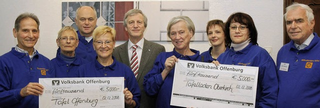 Spende Volksbank: v. l. Roland Benetz,...l (Oberkirch) und Hans-Georg Werthmann  | Foto: Peter Heck