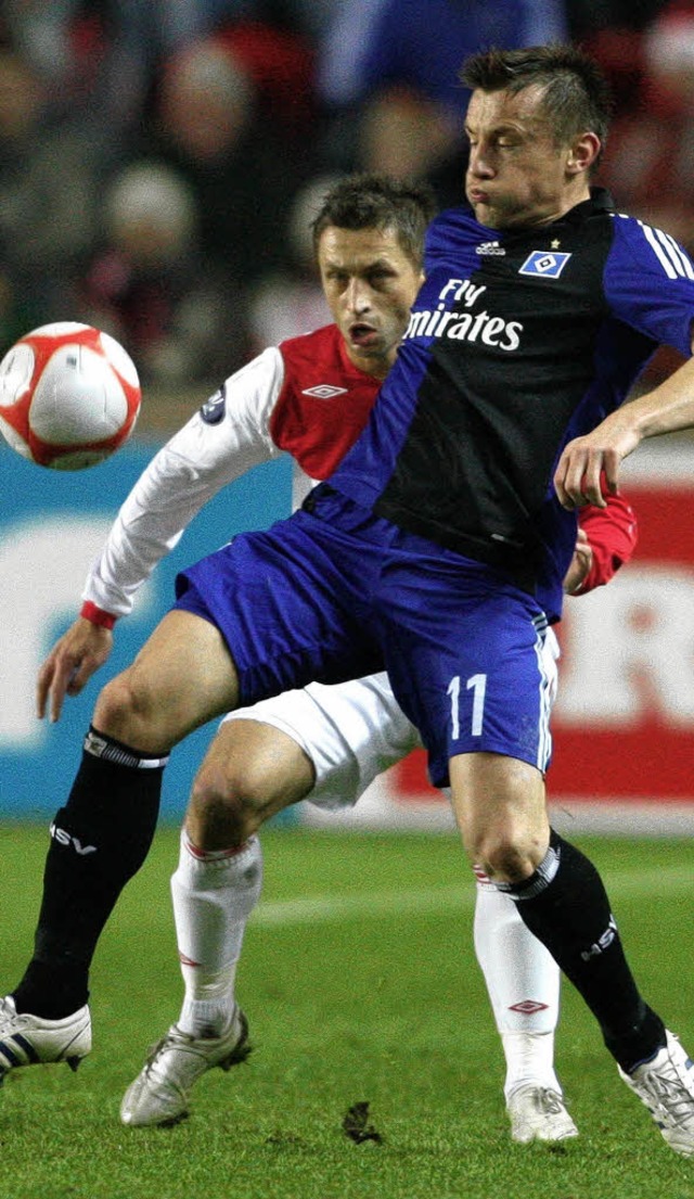 Ivica Olic vom Hamburger SV am Ball    | Foto: DPA