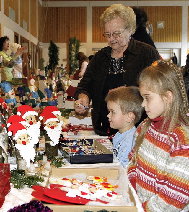 Weihnachtliches wurde beim Missionsbasar angeboten.   | Foto: H. Fssel