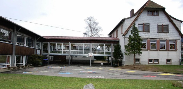 Das Schulhaus in Niederwinden braucht ... mehr Energieeffizienz erfolgen soll.   | Foto: Elfriede Mosmann