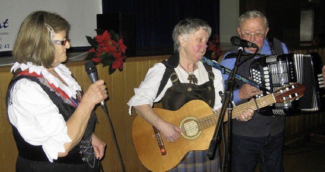 Unterhielten mit Liedern: (von links) ..., Christa Schfer und Gnter Killius.   | Foto: BZ