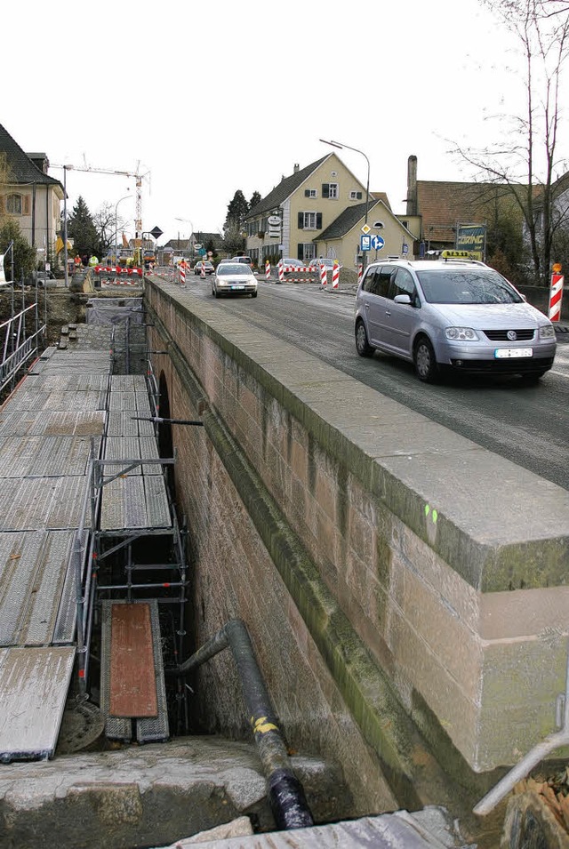 Die Radwegbrcke ber die Kander nimmt Gestalt an.   | Foto: Frey