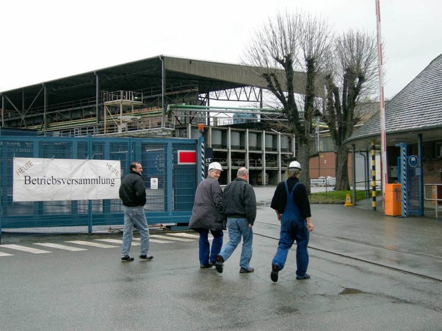 Die Mitarbeiter der H.C. Starck haben ...ig, zur Betriebsversammlung zu kommen.  | Foto: Heike Armbruster