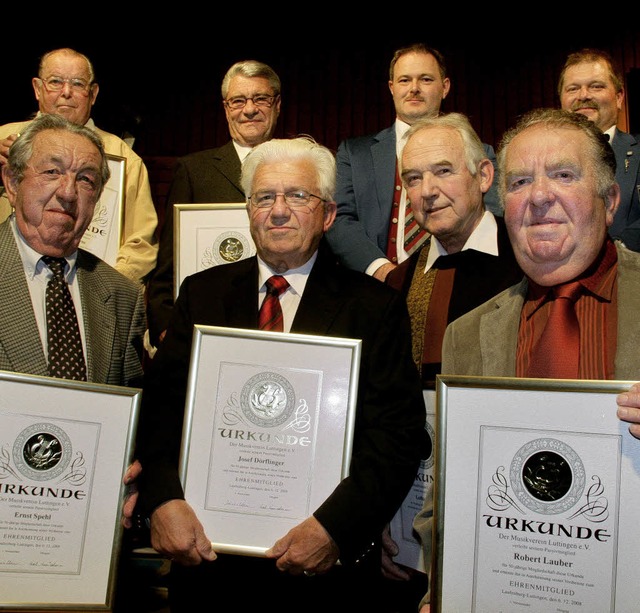 Walter Erne, Hans Schrenk sowie die ak...n des Musikvereins Luttingen ernannt.   | Foto: Charlotte Frse