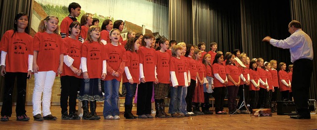 Schner Auftritt: Die Kindertanzgruppe...nterhielt die Besucher der AWO-Feier.   | Foto: Cremer