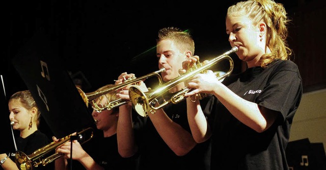 Vier junge Trompeter der Krzeller Musikkapelle bei ihrem Einsatz  | Foto: Wolfgang Knstle